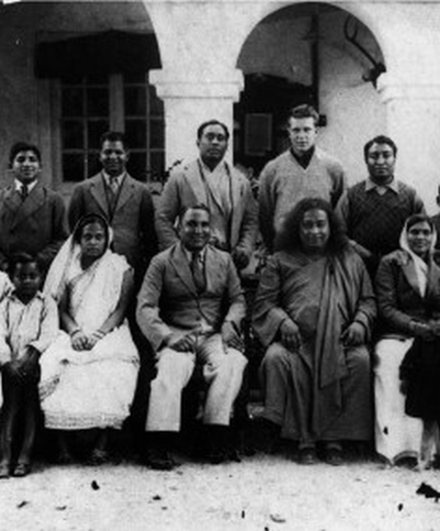 Yogananda with Group